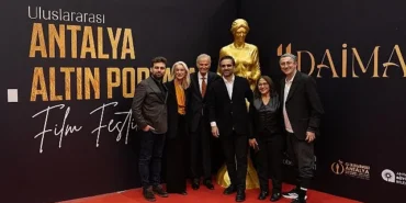 turk-sinemasinin-cinari-altin-portakal-sahnesinde.jpg