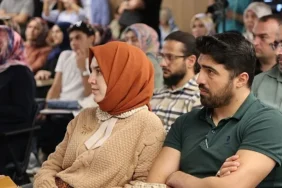 yenisehirlioglu-kocaeli-kitap-fuarinda-konustu-insan-ozunden-uzaklastiginda-kaybolur.jpg